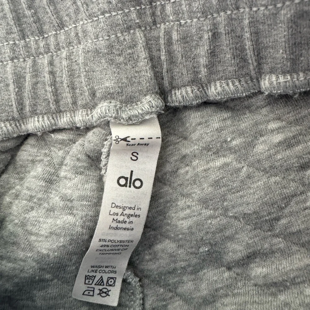 ALO Yoga Grey Quilted Loungewear Set (Size S) - Picture 7 of 7
